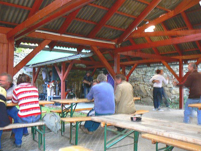 Po vylete odpocinek s kapelou.JPG